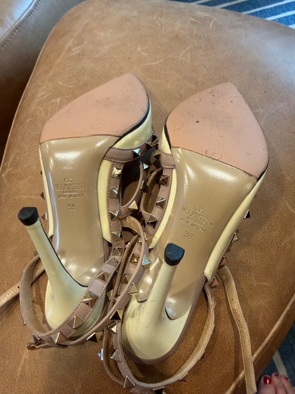 Valentino Beige Patent Pointed Toe Rockstud Strappy Pumps - Picture 3 of 9